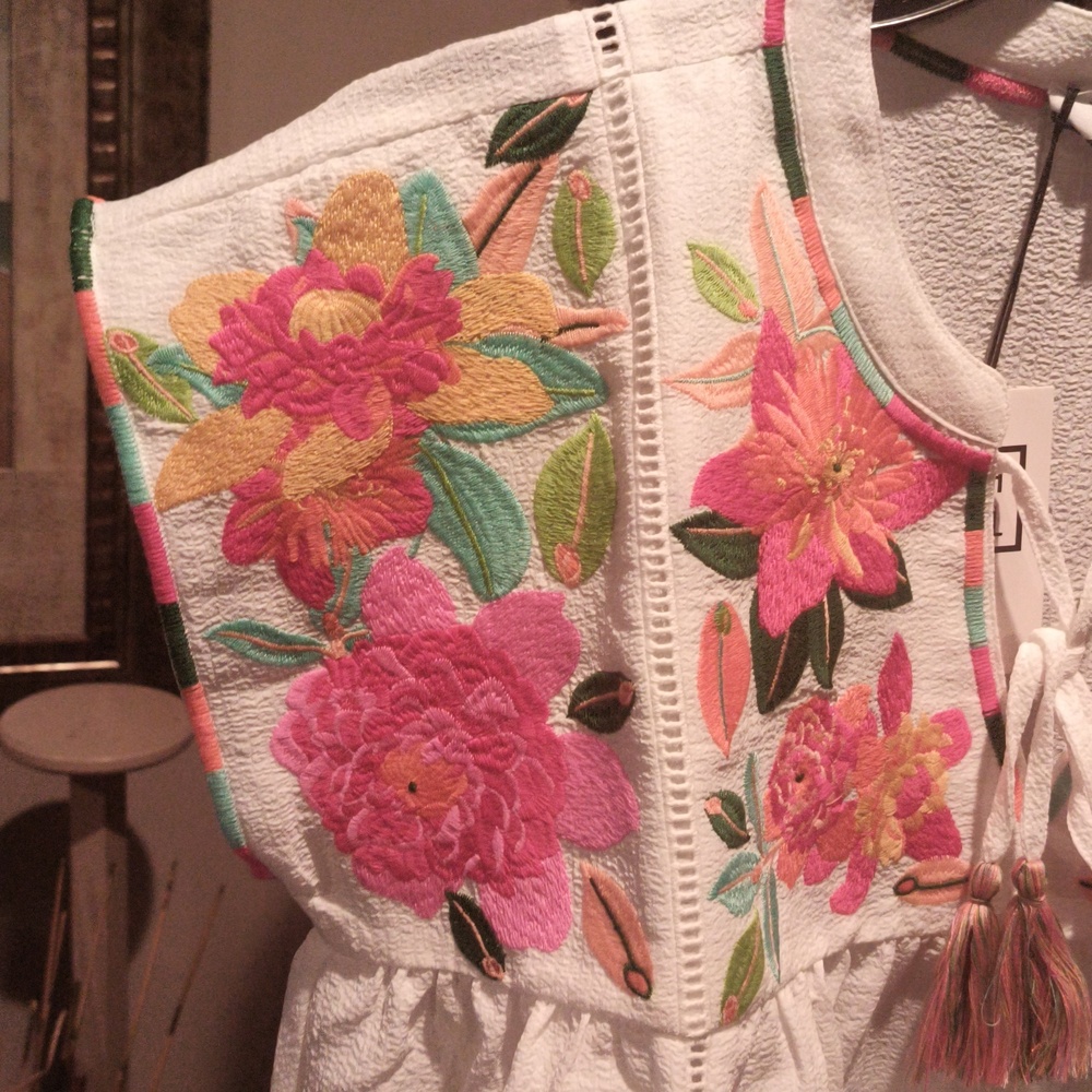 THML White Floral Embroidered Short Sleeve Peasant Blouse - Picture 4 of 16